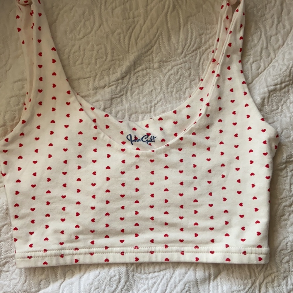 brandy red heart crop